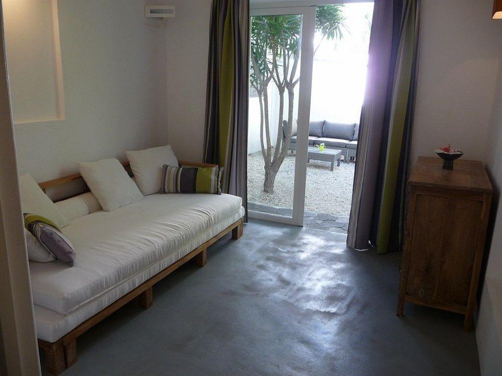 Esprit Libre Restaurant & Guest House Гранд Байе Екстериор снимка