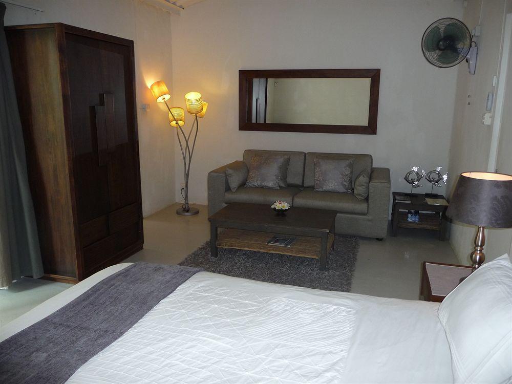 Esprit Libre Restaurant & Guest House Гранд Байе Екстериор снимка