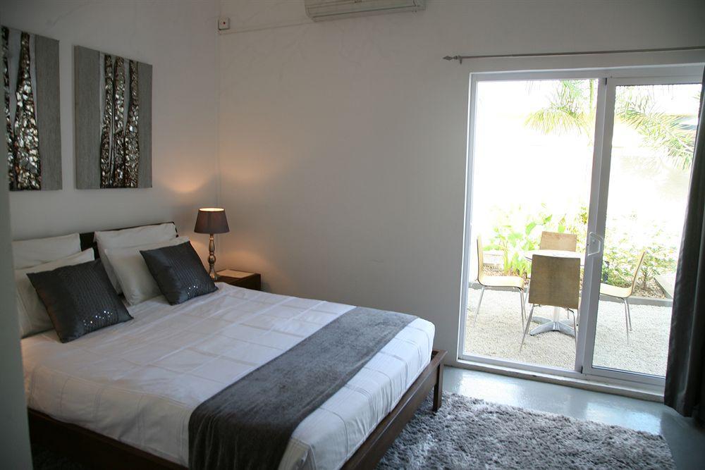 Esprit Libre Restaurant & Guest House Гранд Байе Екстериор снимка