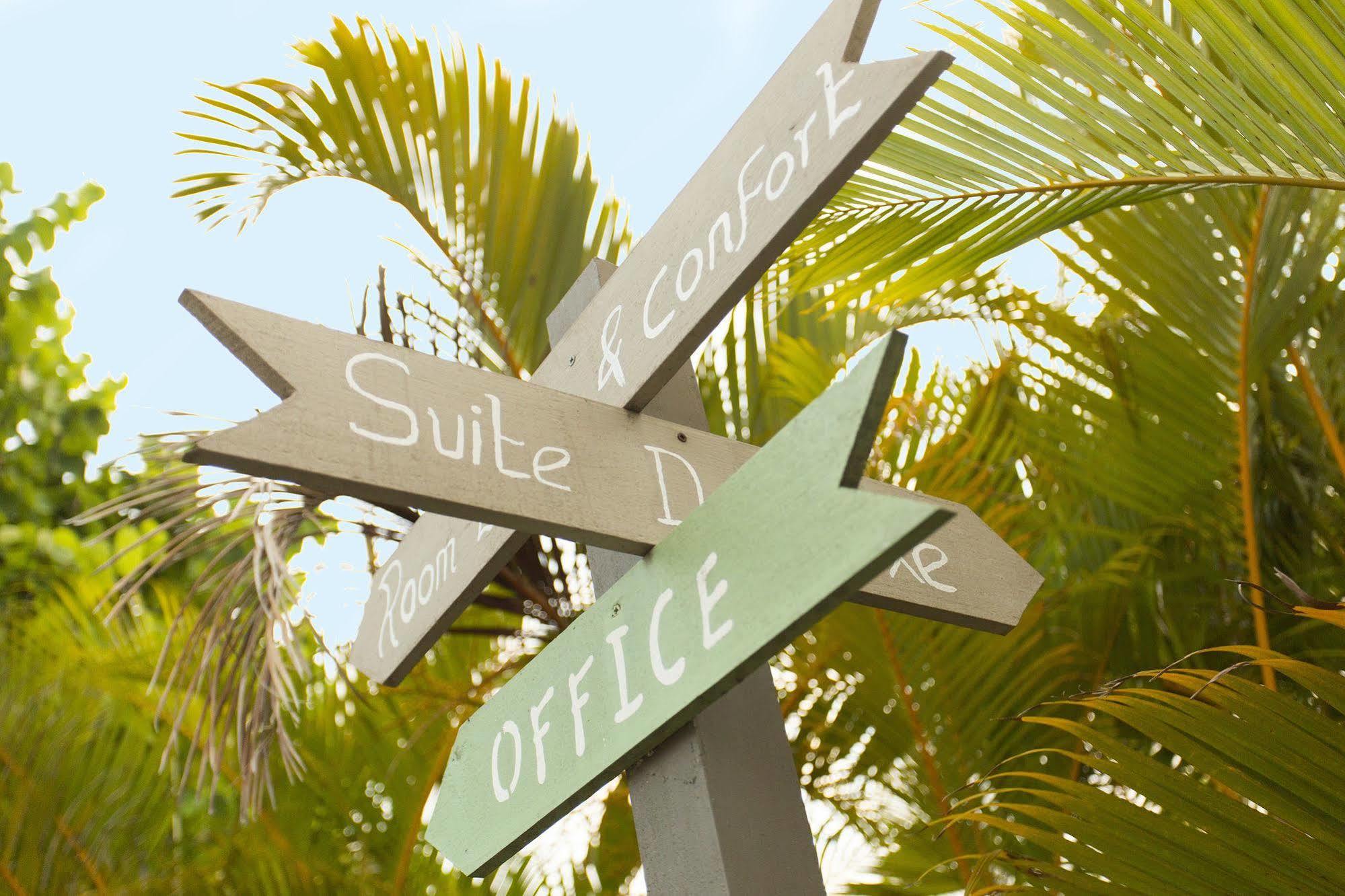 Esprit Libre Restaurant & Guest House Гранд Байе Екстериор снимка