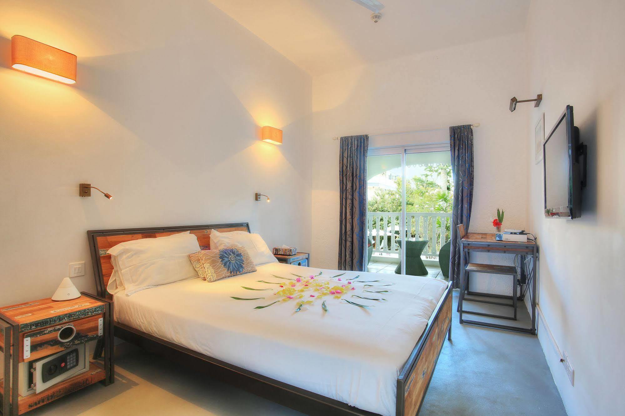 Esprit Libre Restaurant & Guest House Гранд Байе Екстериор снимка