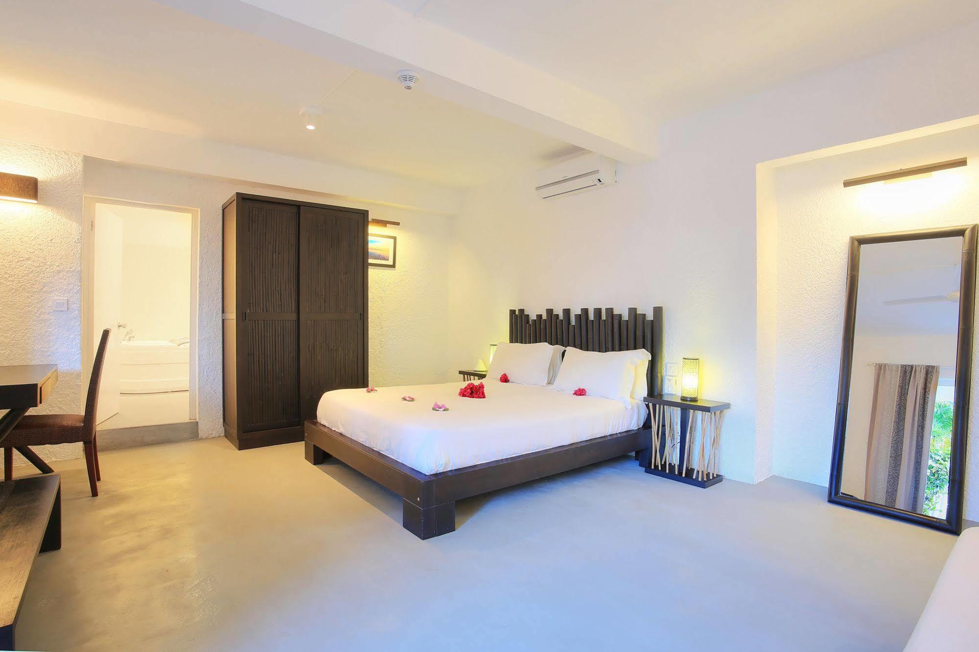 Esprit Libre Restaurant & Guest House Гранд Байе Екстериор снимка