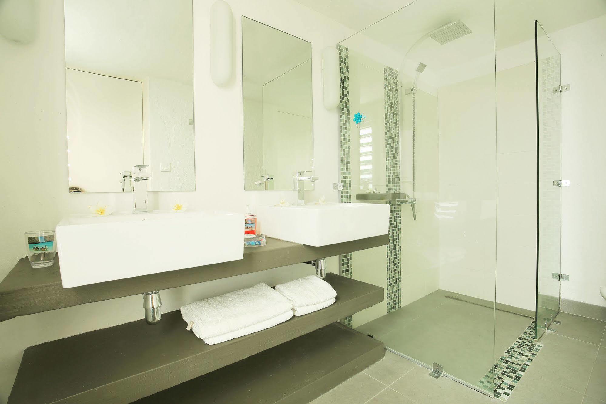 Esprit Libre Restaurant & Guest House Гранд Байе Екстериор снимка