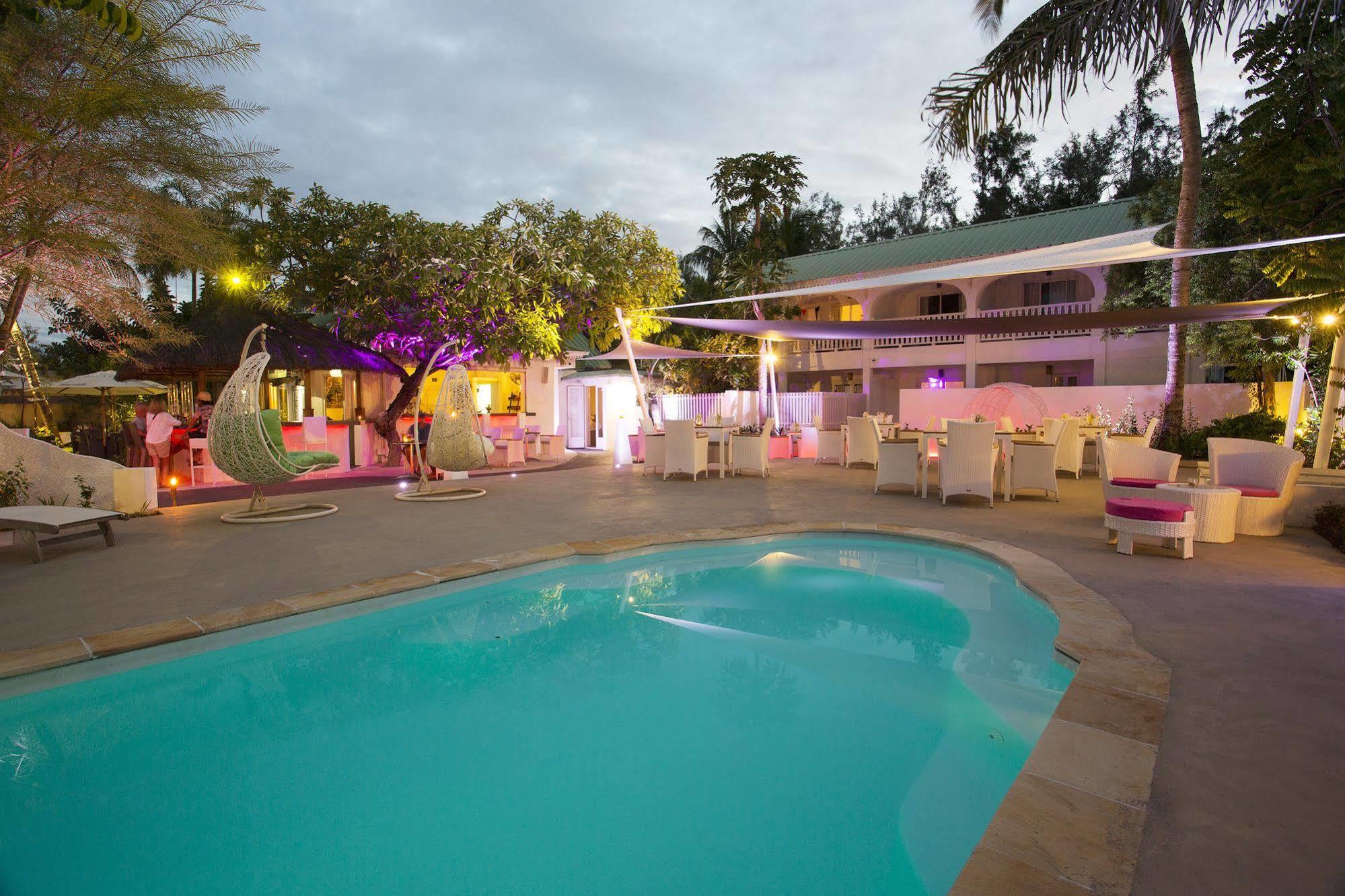 Esprit Libre Restaurant & Guest House Гранд Байе Екстериор снимка